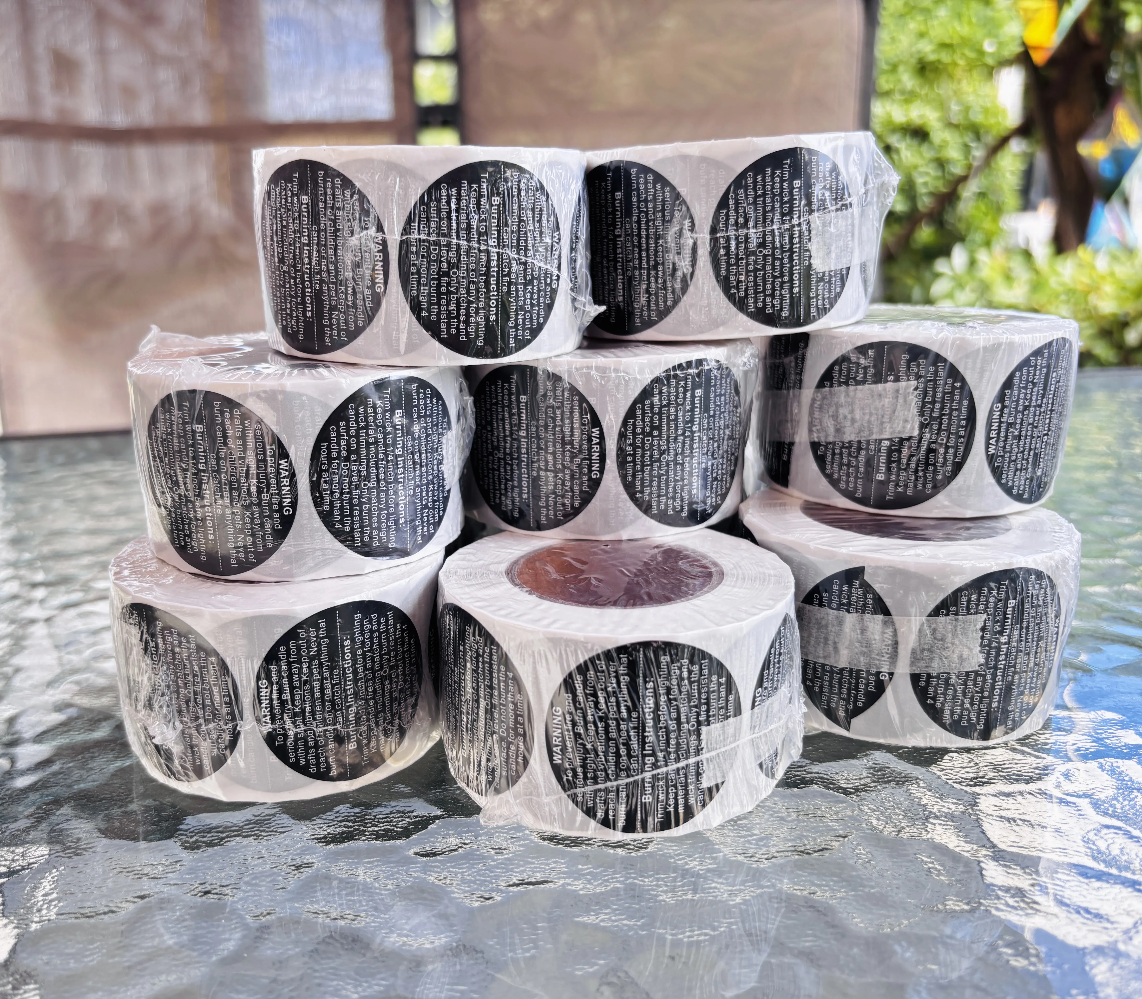 JoJo Pack a réussi à livrer des étiquettes d'avertissement personnalisées pour les bougies parfumées aux clients, renforçant la gamme de produits de défense de sécurité.