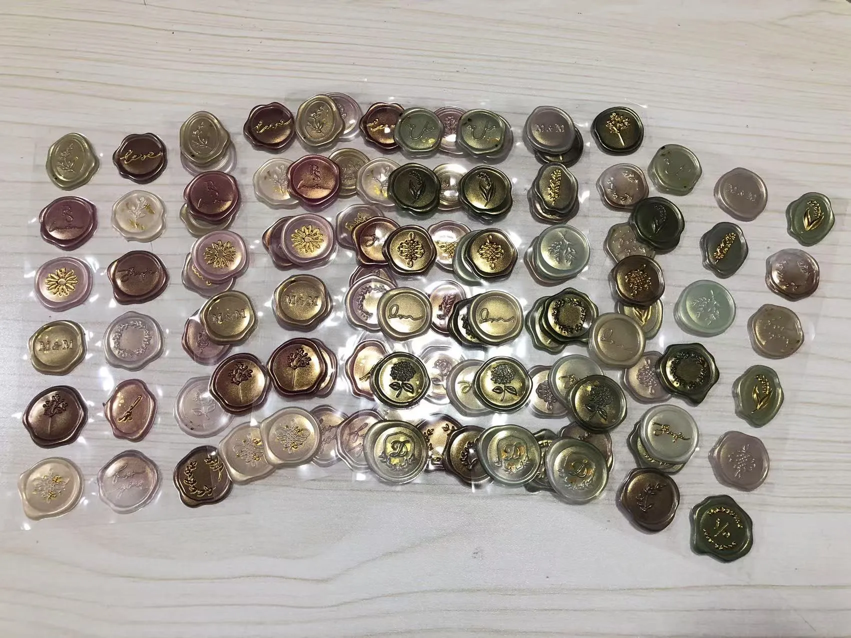 Les autocollants de sceau de cire ont été expédiés