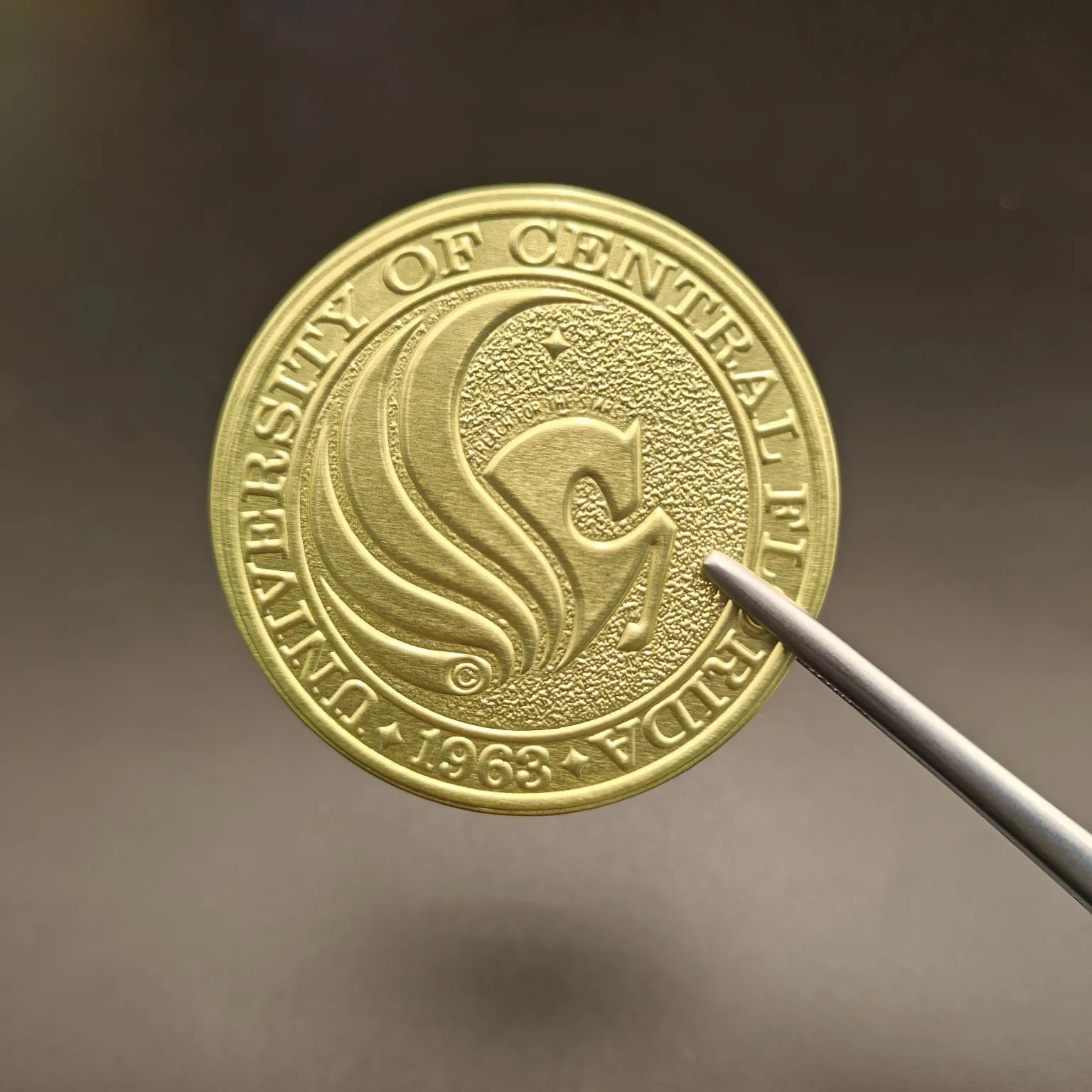 Comment une étiquette de vin peut-elle rendre votre bouteille impossible à ignorer ?