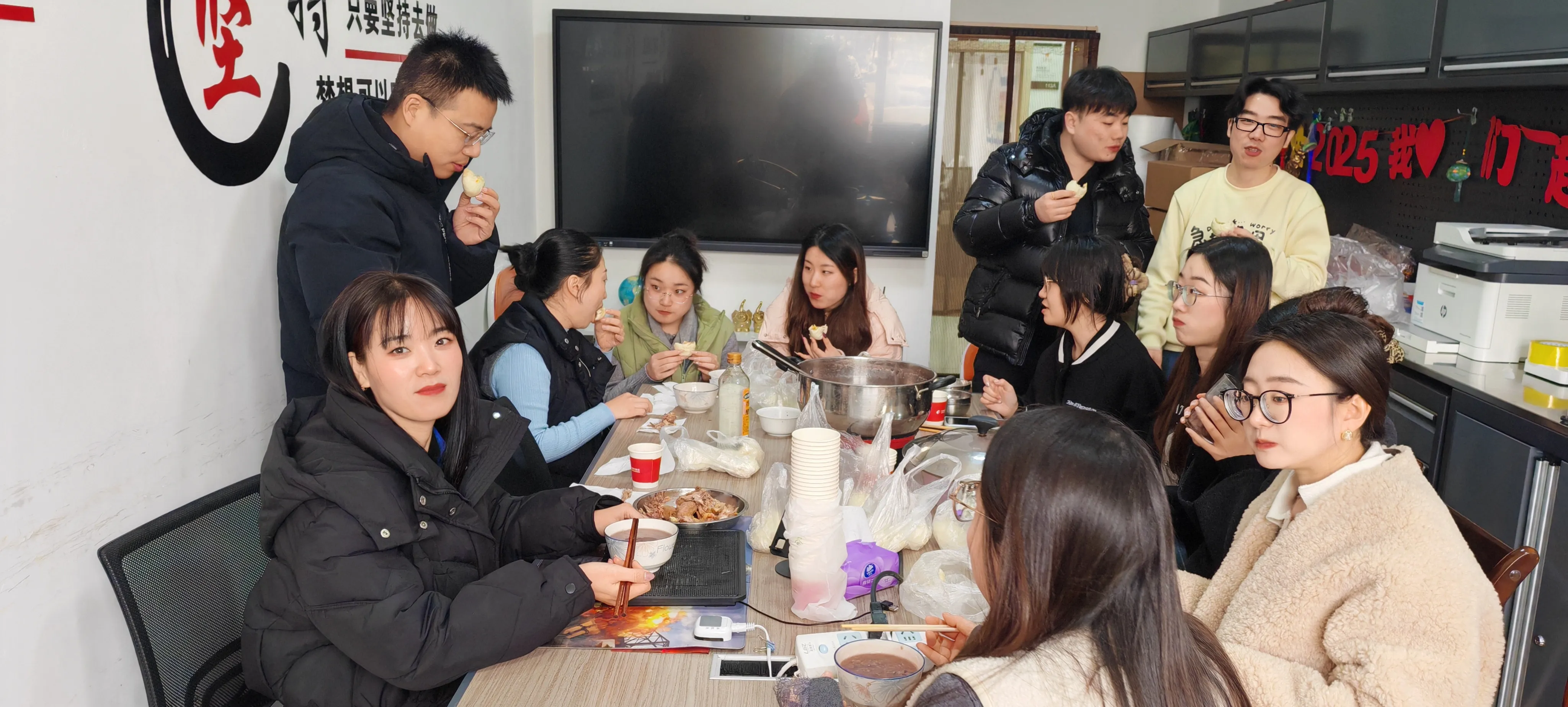 Un avant-goût de la tradition et des vœux chaleureux chez JOJO Pack