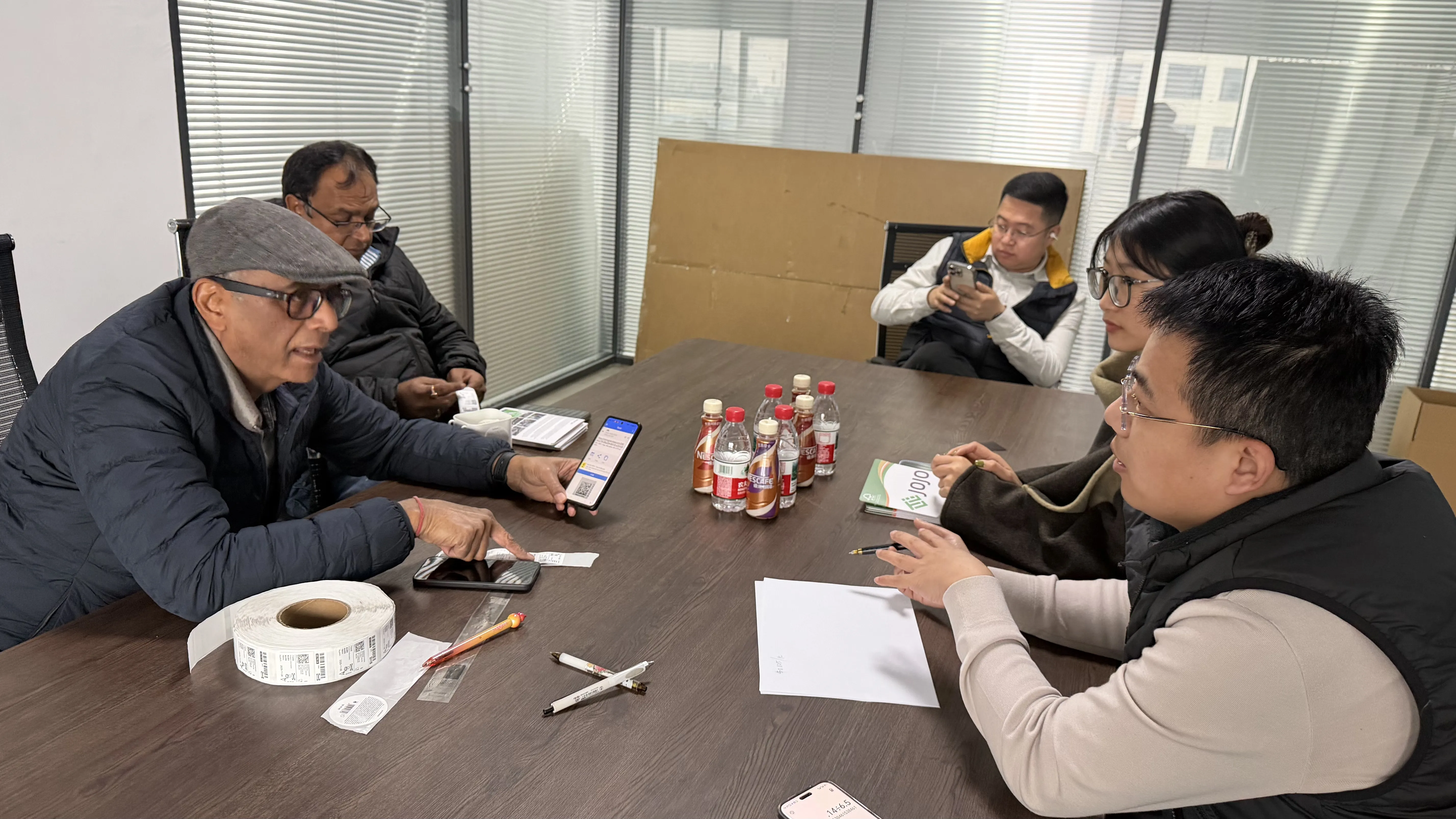 Accueillons chaleureusement les clients pour visiter notre usine