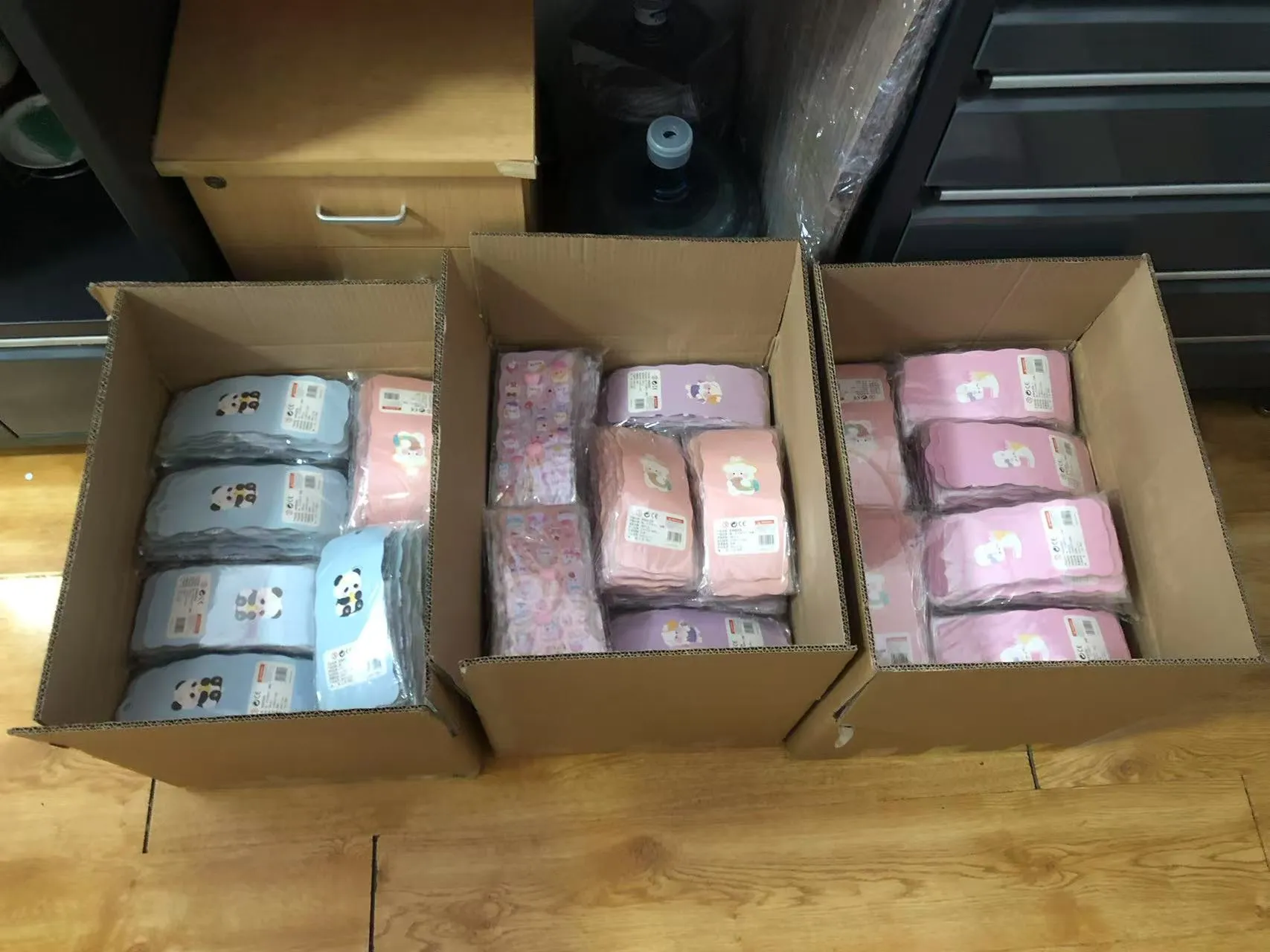 Vous aimez les autocollants compressibles en forme de fesses ?