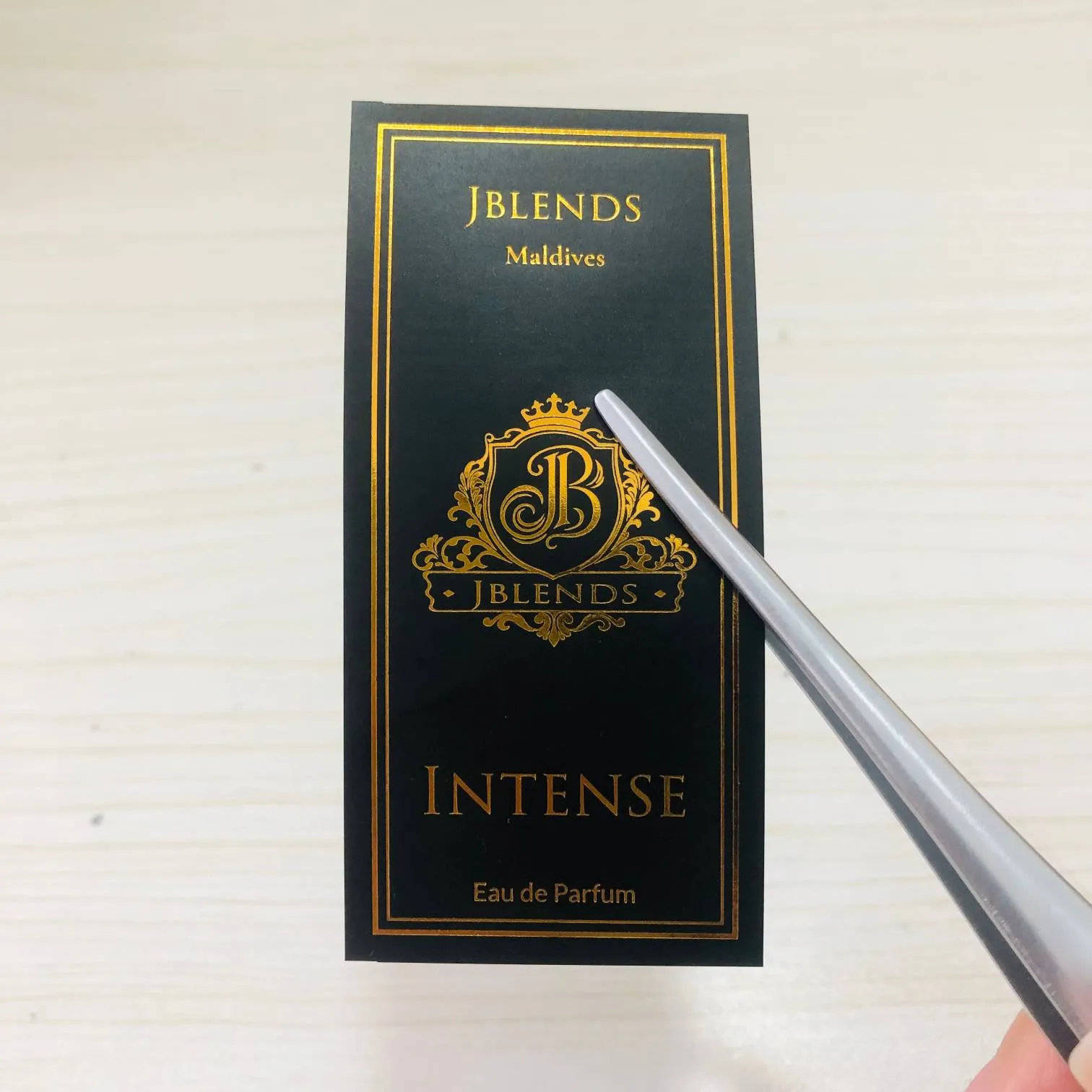 Pourquoi choisir des étiquettes de parfum estampées à chaud pour vos produits de luxe